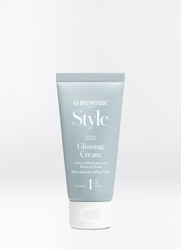 The silicone-free styling cream with its rich formula of vegan ingredients gives the hair incomparably brilliant shine and protects the hair structure from drying out and harmful UV rays. Shop online or in store at Shampoo Hair Bar in Victoria, BC.